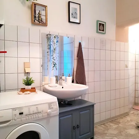 アパート Spacious 2-room-apartment In Leutzsch ライプツィヒ