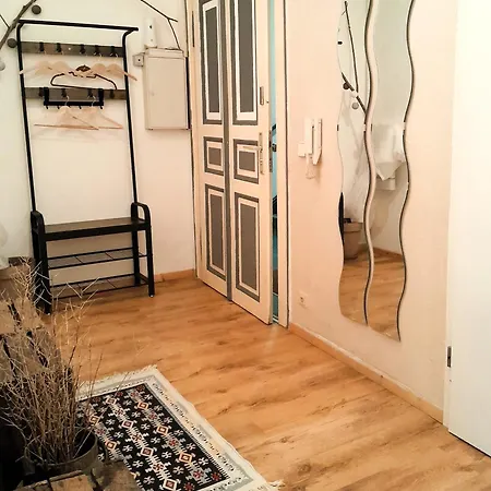 Spacious 2-room-apartment In Leutzsch アパート