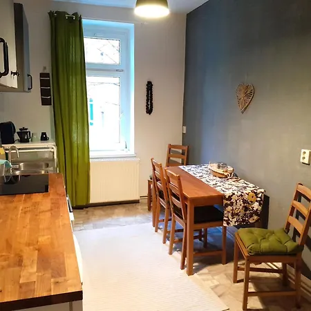 Spacious 2-room-apartment In Leutzsch Apartment *